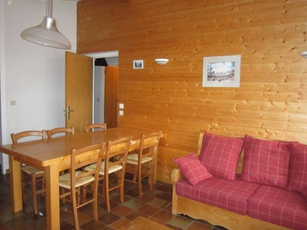 Entire apartment, 5-room apartment for 11 people in Les Gets, near slopes and shops in Les Gets, Les Portes du Soleil
