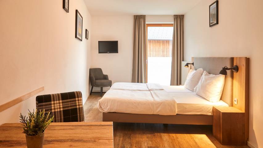 Hotel für 2 Personen, mit Terrasse und Garten sowie Ausblick und Seeblick in Dachstein