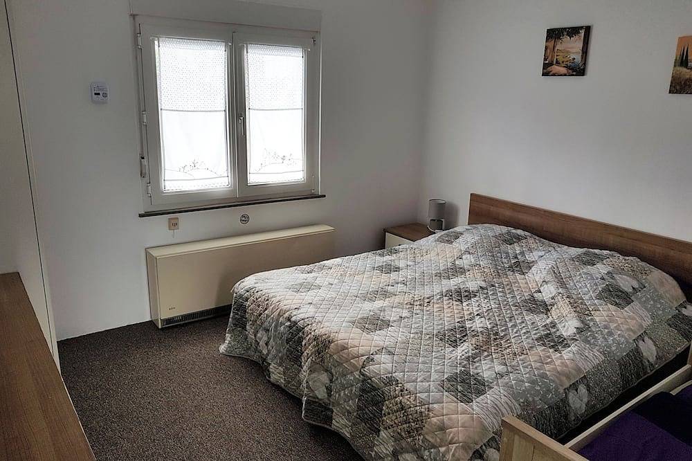 Ganzes Häuschen mit Fernblick für max. 2 Erw. und ein Kleinkind (bis 10 J.) in Remagen, Mittelrhein