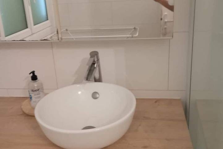Apartamento entero, Room in pleasant apartment - easy access in Ablon-sur-Seine, Valle del Marne