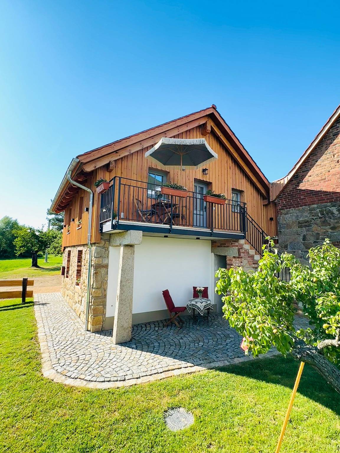 Appartamento intero, Aubrac - Fattoria biologica Königshainer Berge con giardino privato, balcone e Wi-Fi in Königshain, Oberlausitz-Niederschlesien