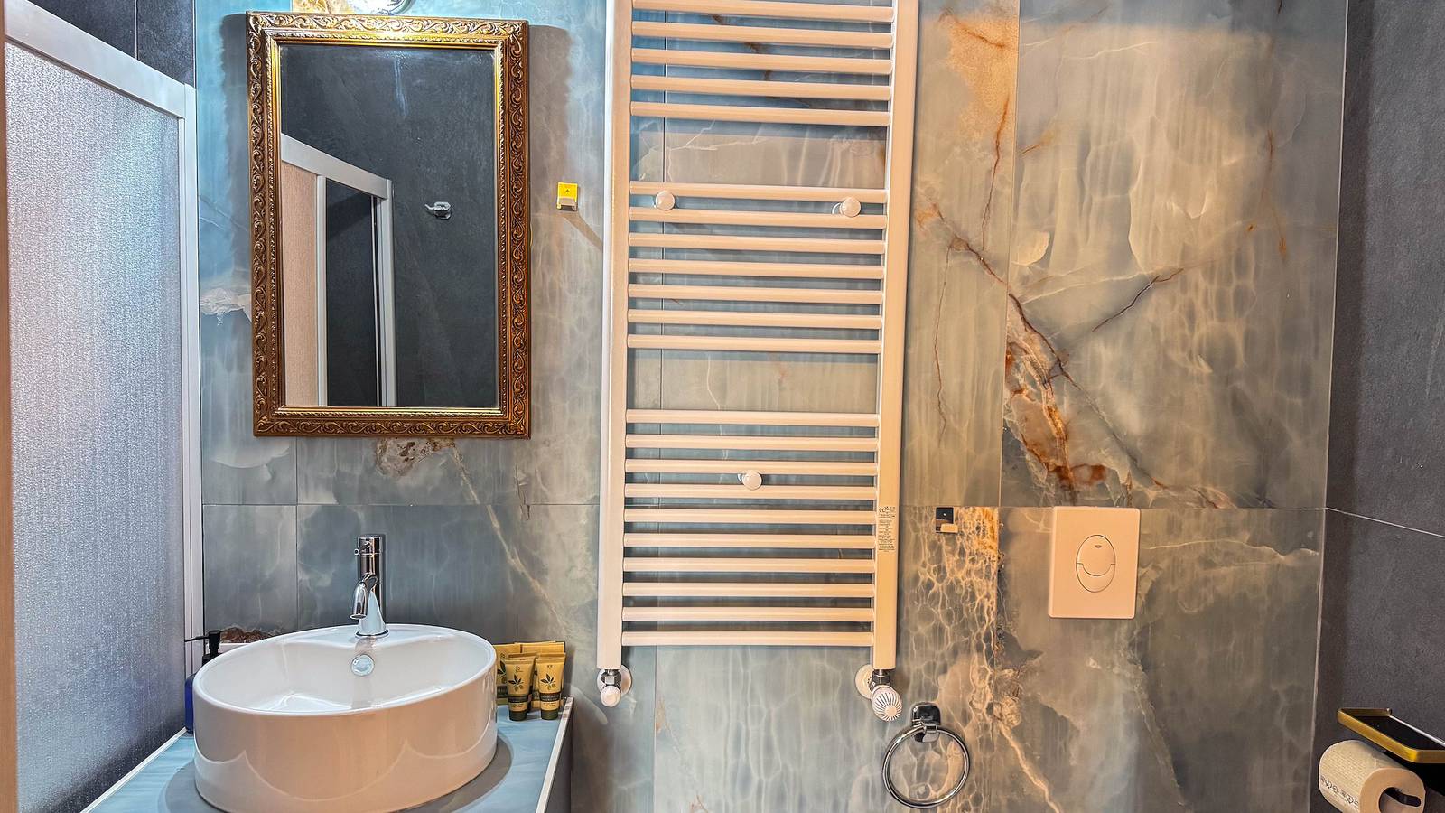 B&B Antenna 2 - Camera Firenze by Ca-Sa Check in Chioggia, Venice Province