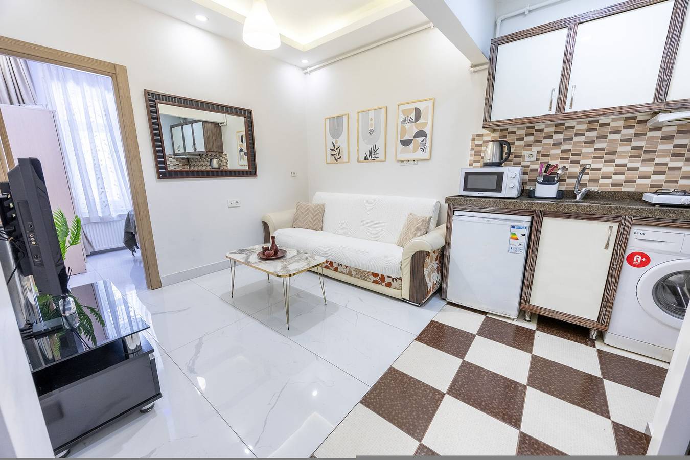 Entire studio, Central 2Br Apart Near Metro & Tram in Fatih, Istanbul