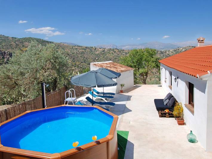 Ferienhaus für 7 Personen, mit Terrasse und Garten sowie Pool, mit Haustier in Comares