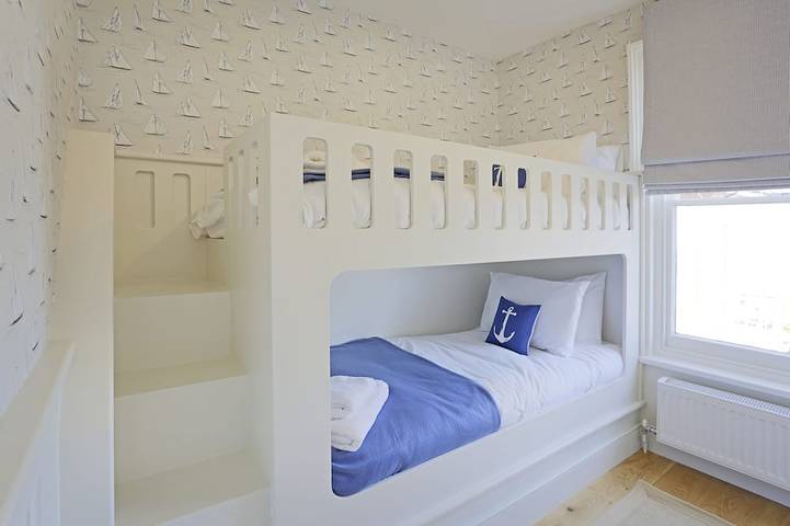 Entire apartment, The Lighthouse - luxury hotel style, central apartment with fantastic sea views in Southwold, Waveney District