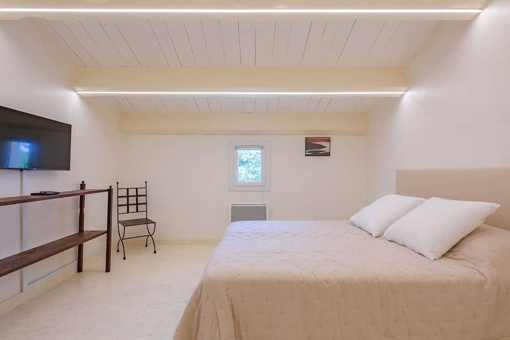 Schönes  Ferienhaus für 8 Leute mit  W-Lan, Tv, Terrasse und Haustiere erlaubt in Bauduen, Brignoles Region