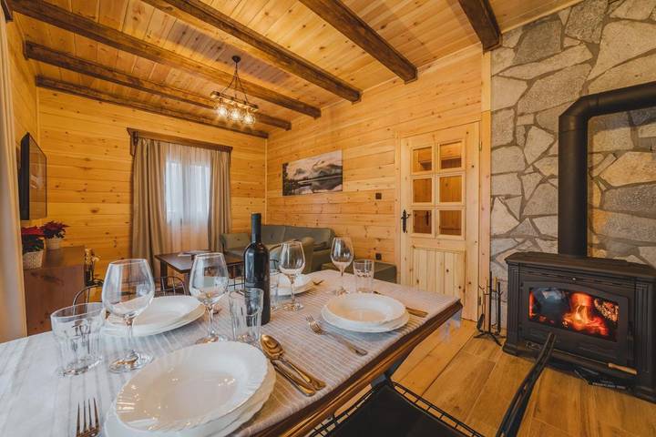 Chalet für 6 Personen, mit Sauna und Garten sowie Terrasse und Ausblick in Montenegro