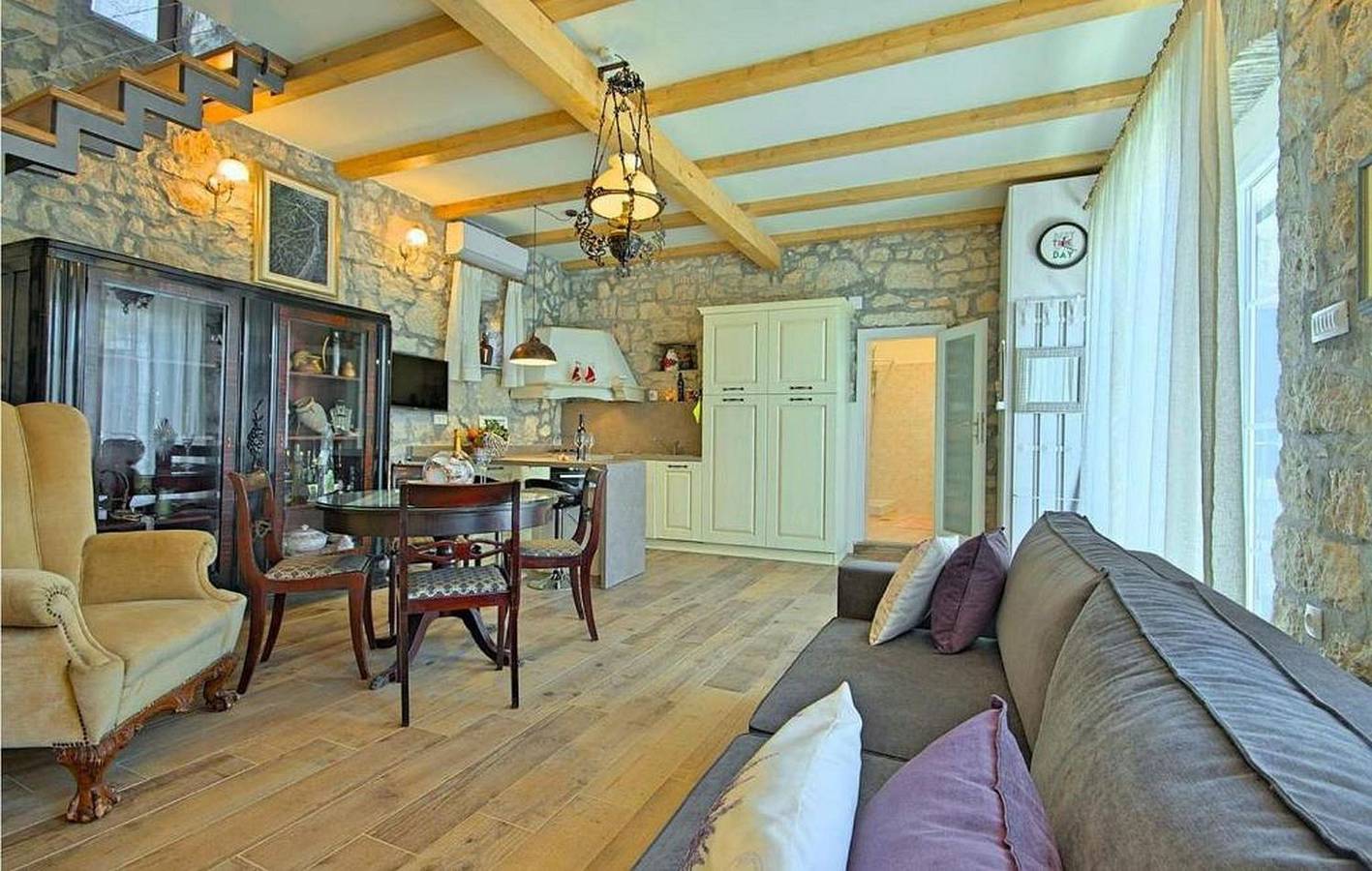 Rustikales Steinhaus nur 300 Meter zum Strand mit Meerblick, Grill, Terrasse in Vrsar, Općina Vrsar