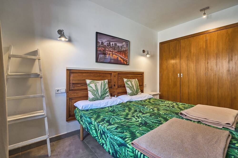 Friendly, bright townhouse with pool and patio in Cas Concos, Felanitx