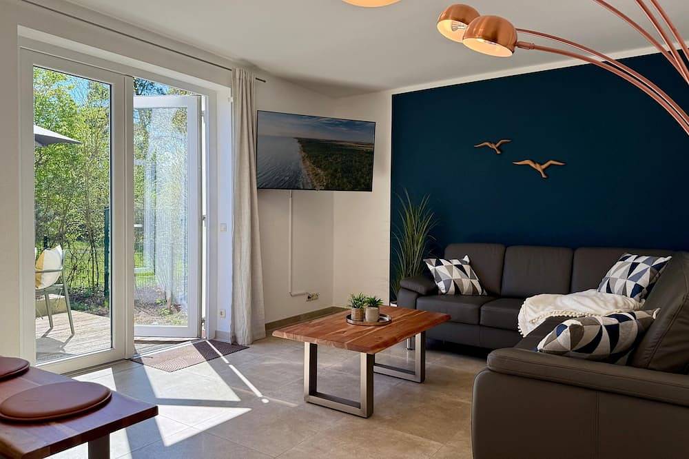 Geräumiges Ferienhaus mit Garten und moderner Ausstattung nahe Ribnitz-Damgarten in Neu Hirschburg, Ribnitz-Damgarten