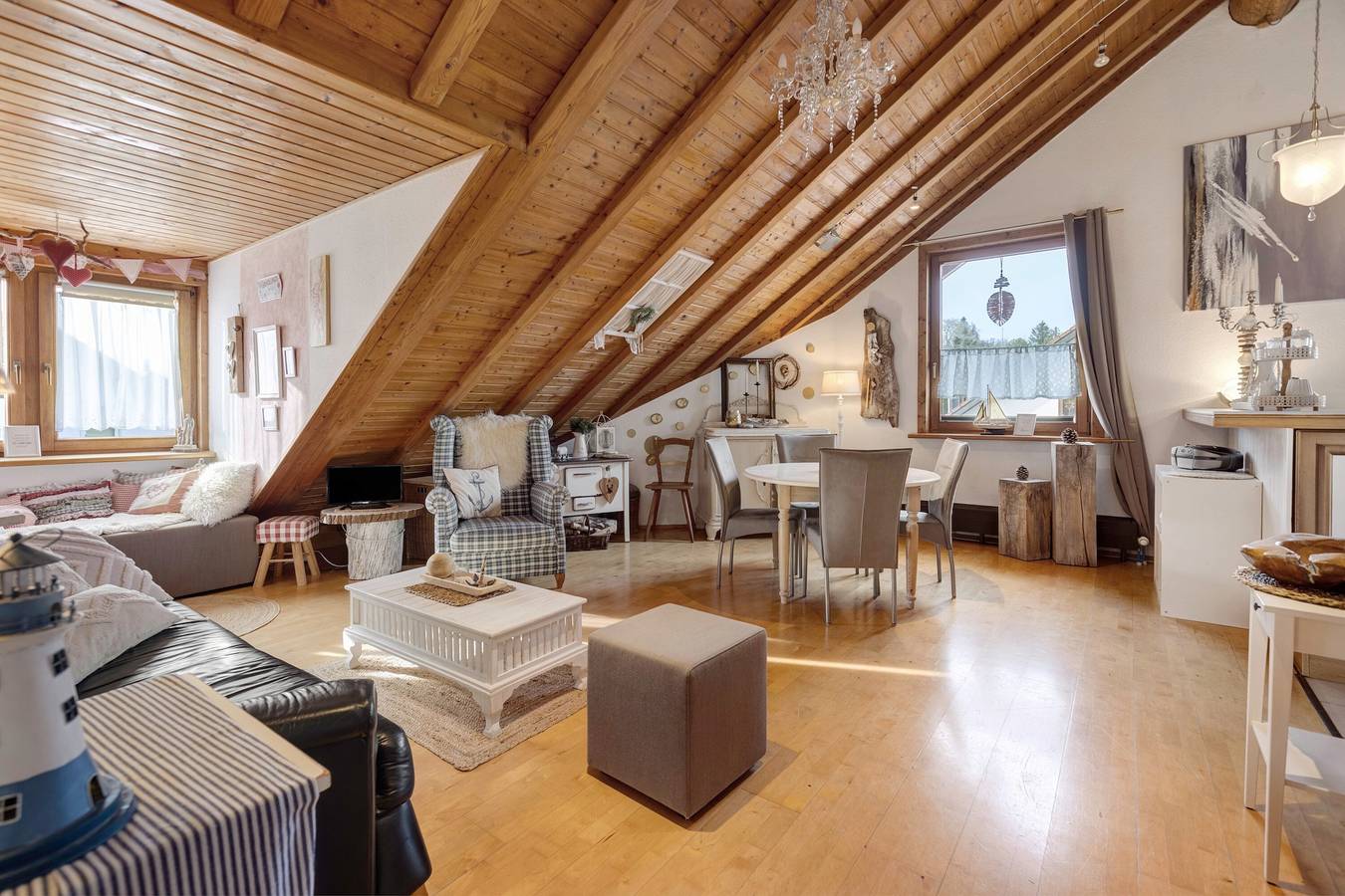 Ganze Wohnung, Ferienwohnung 'Ammiel' mit privatem Garten und Wi-Fi in Singen, Hegau