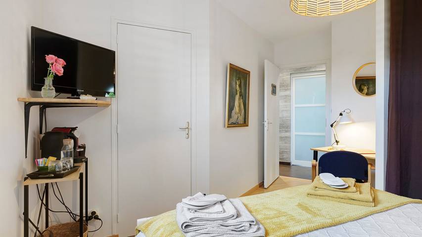 Chambre calme avec petit déjeuner, terrasse privée, jardin et Wi-Fi à Gévezé in Gévezé, Région de Rennes