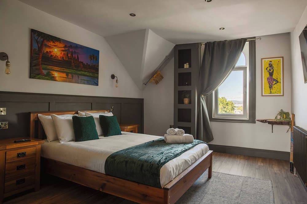 Entire apartment, Stylish 2-4 bed Apt- Free parking - Self Check-In in Exeter, Devon