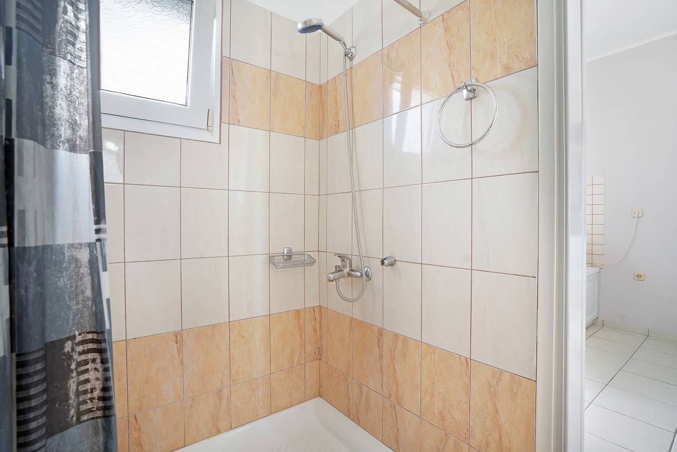 Apartamento entero, Apartamento 'Vista al mar 1' con piscina compartida, Wi-Fi y aire acondicionado in Cefalonia