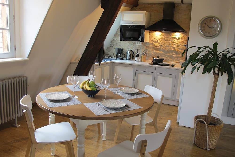 Appartement entier, Appartement de caractère calme idéalement placé. Idéal pour les amoureux. in Beaune, Région de Beaune