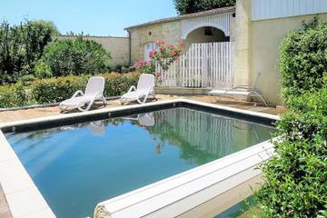 Gîte pour 4 personnes, avec jardin à Vertheuil