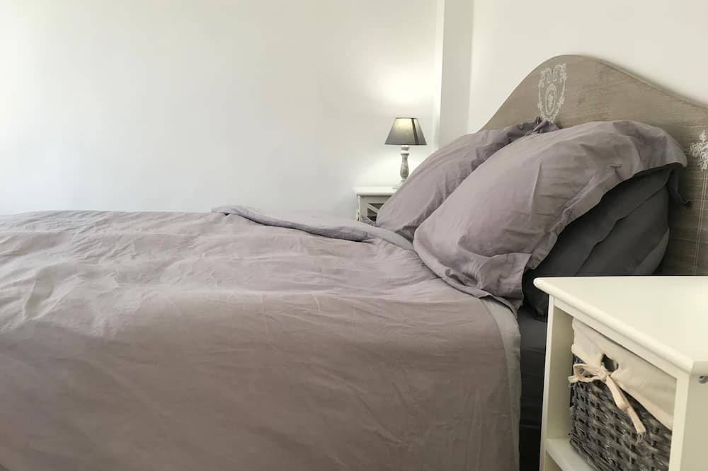Entire apartment, Central apartment, fully renovated, sunny balcony and free bicycles in El Barrio, Alicante