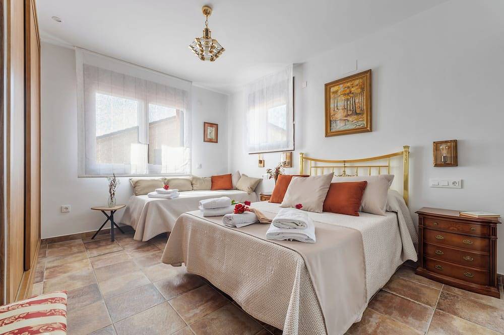 Nueva Casa Rural Los Hebrero in Torrecaballeros, Provincia de Segovia