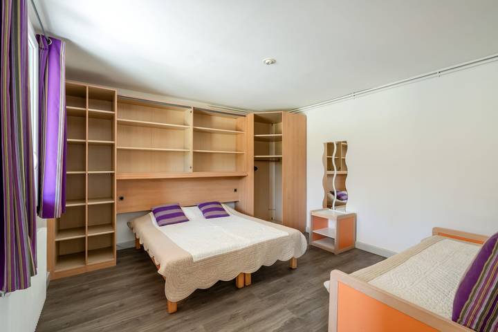 Location de vacances pour 5 personnes, avec Terrasse ainsi que Jardin et Piscine à La Roque-sur-Pernes - 4