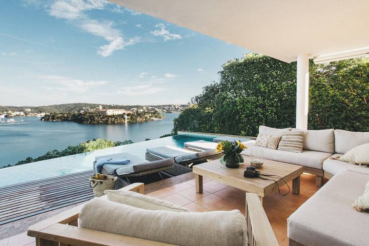 Location de vacances pour 8 personnes, avec balcon et jardin à Es Castell - 2