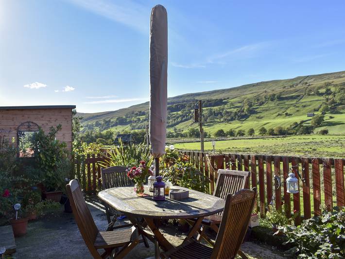 Log cabin for 4 people, with garden in Yorkshire Dales National Park