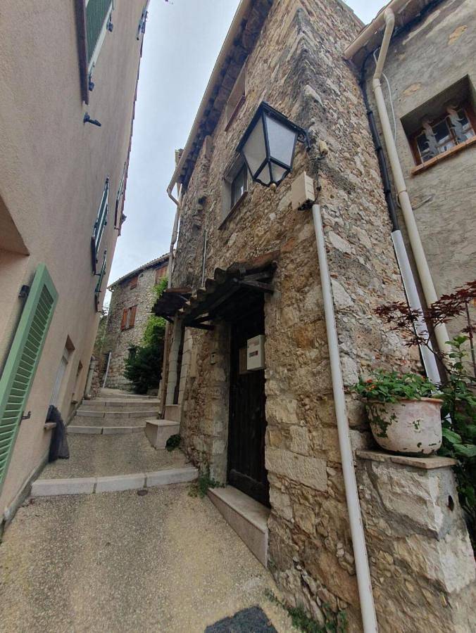 Appartement entier, One-Bedroom Apartment in Le Broc, Côte méditerranéenne (France)