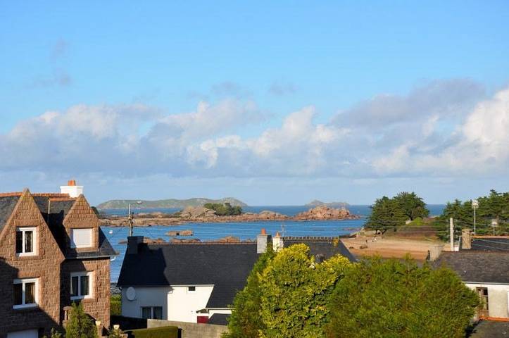 Appartement entier, Appartement 2 chambres Vue Sur Mer avec balcon à Tregastel in Trégastel, Côte de Granit Rose