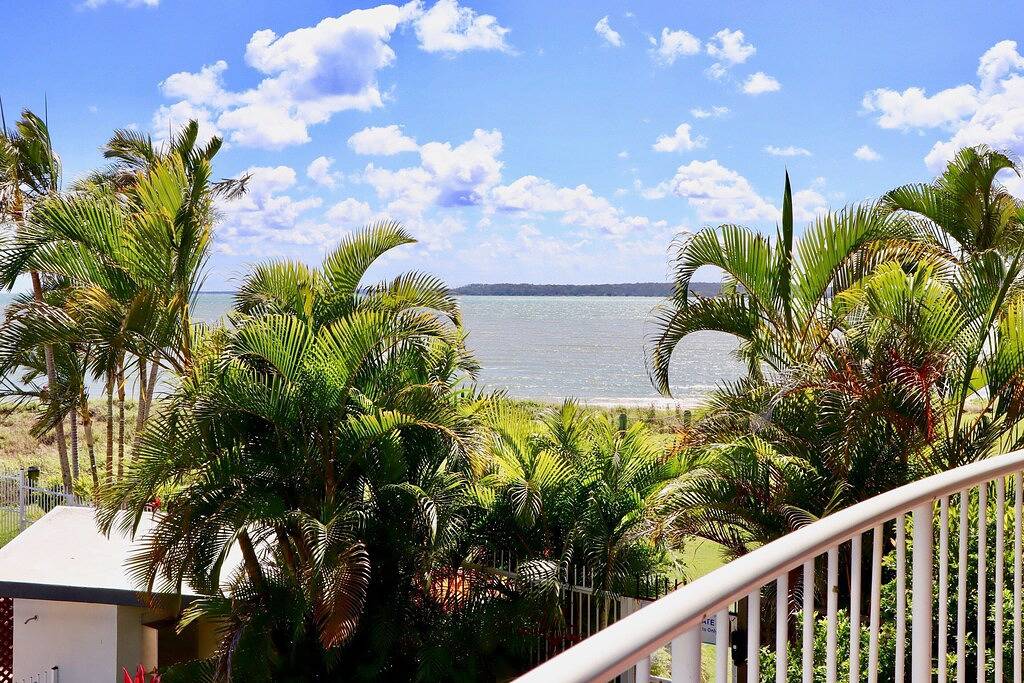 Ganze Wohnung, Beachfront and pool views from the balcony _ 5 min walk to the beach. in Urangan, Hervey Bay