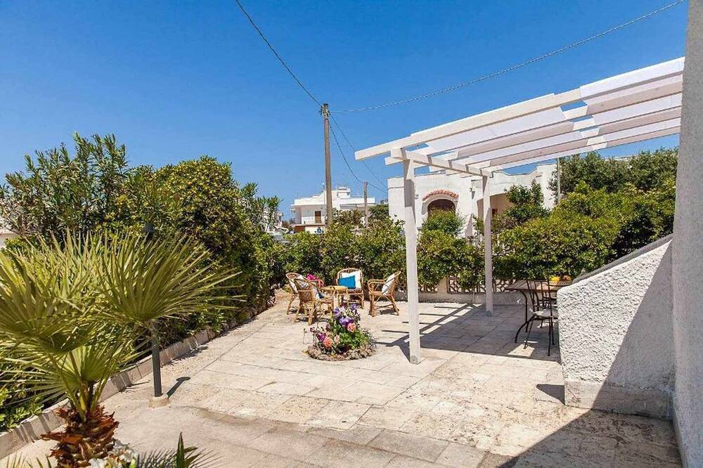 Beach Villa Ostuni - Terrace sea view - Fenced garden - Beach at 150 m in Marina di Ostuni, Salento