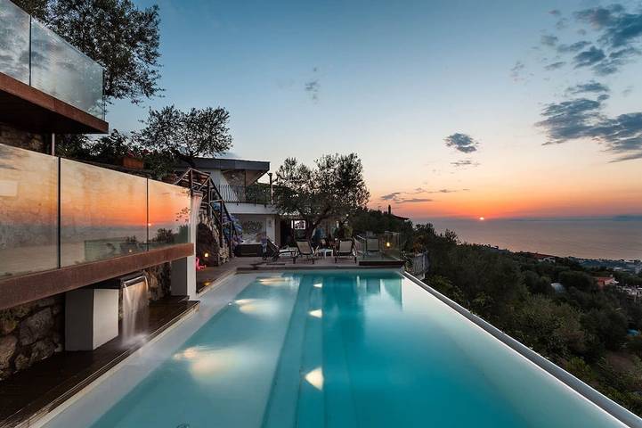 Villa with pool for 14 people, with balcony and garden as well as hot tub and sauna in Sorrento