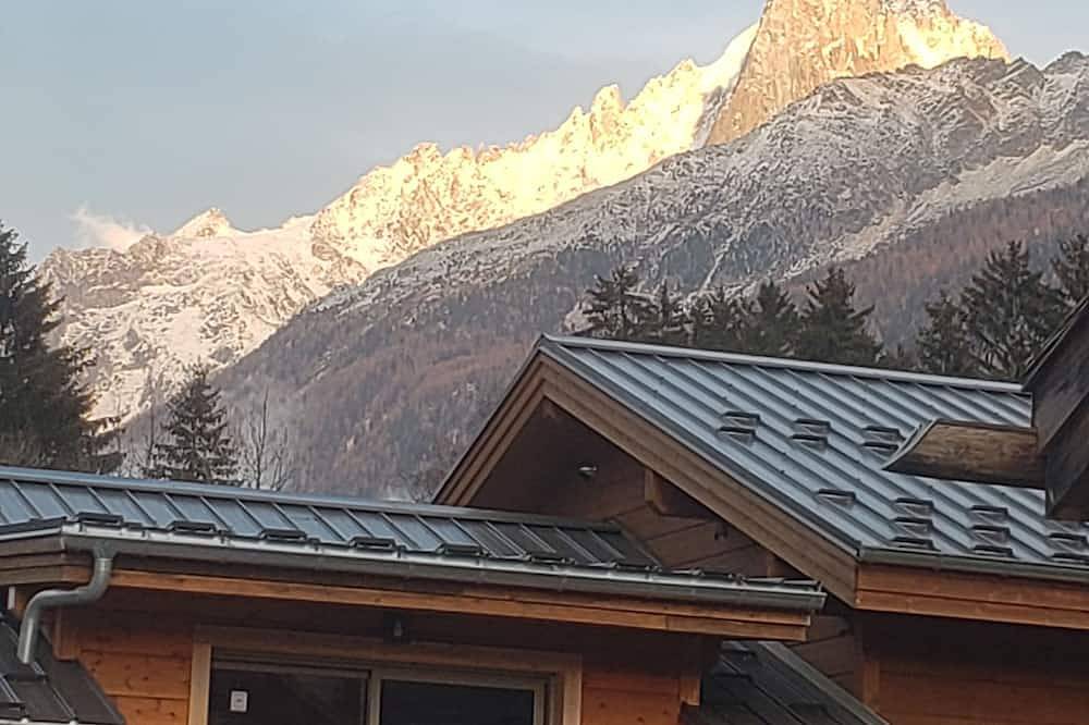 Chalet Beau Ski in the heart of the Chamonix valley, incredible view of the glacier in Chamonix, Mont-Blanc-Massiv