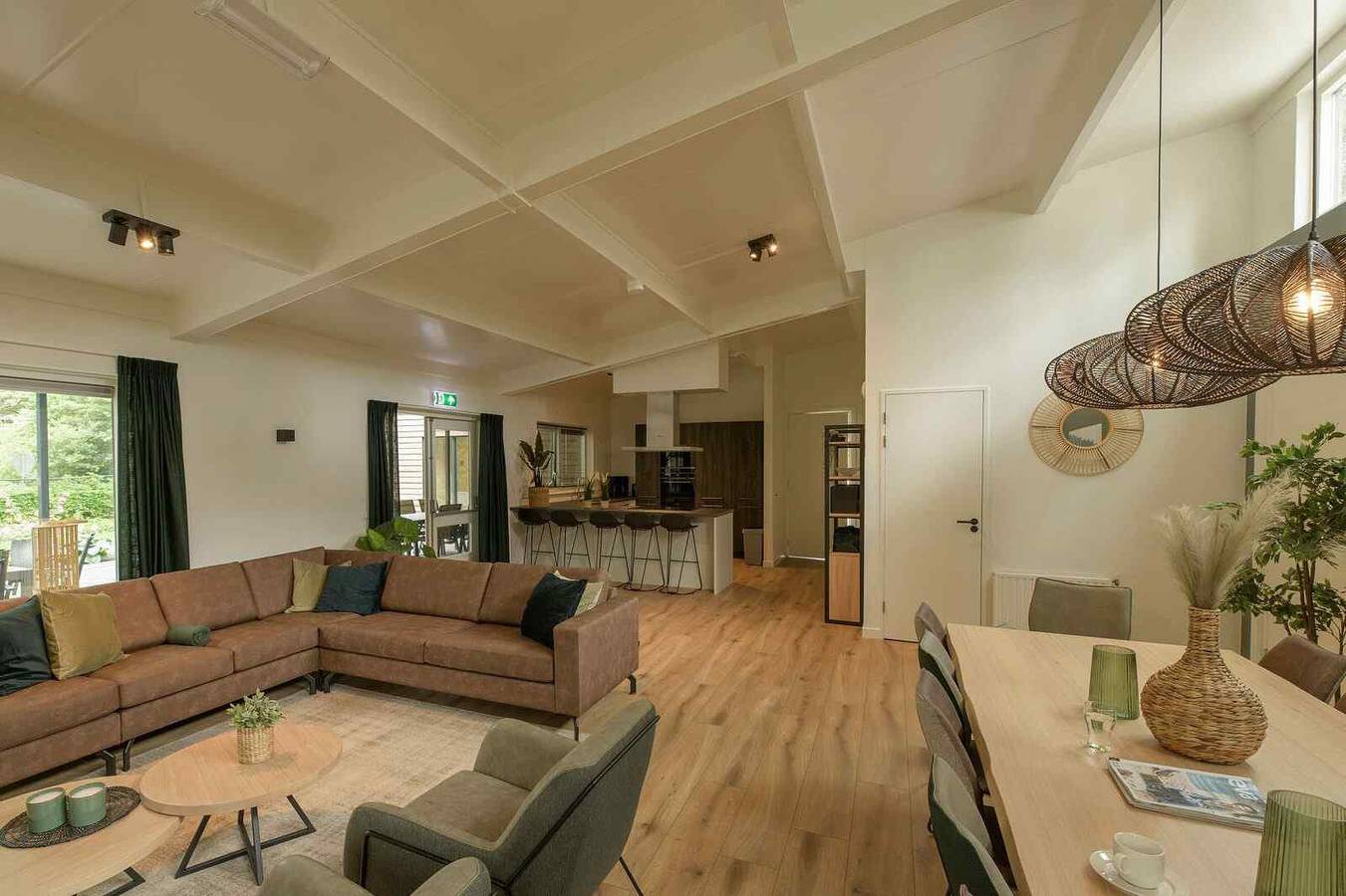 Gruppenunterkunft für 14 Personen mit Sauna und Außen Spa in Hardenberg in Hardenberg, Regio Zwolle