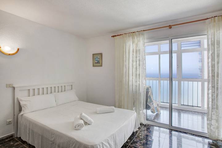 Estudio entero, Casa vacacional 'Estudio Mesa del Mar' cerca de la playa con piscina compartida y Wi-Fi in Playa Arena Negra, Tacoronte
