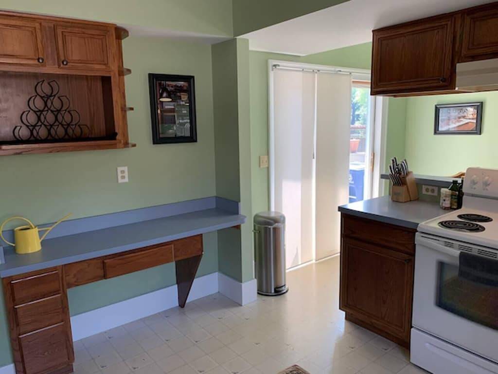 4Br Unl East Campus Historic Home | Sleeps 8 | 3–4 Parking | Pergola + Porch in Lancaster County (NE)