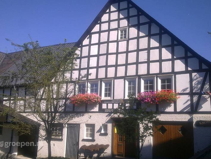 Ferienhaus für 16 Personen, mit Balkon/Terrasse und Terrasse sowie Garten und Sauna in Schmallenberg - 2