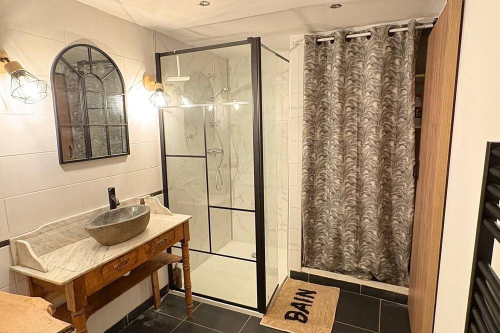 La Bergerie des vignes\" country house shared with sheep. in Bourgueil, Valle del Loira