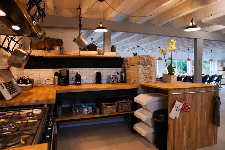 Location de vacances pour 18 personnes, avec Balcon et Jacuzzi ainsi que Terrasse et Jardin à Furdenheim