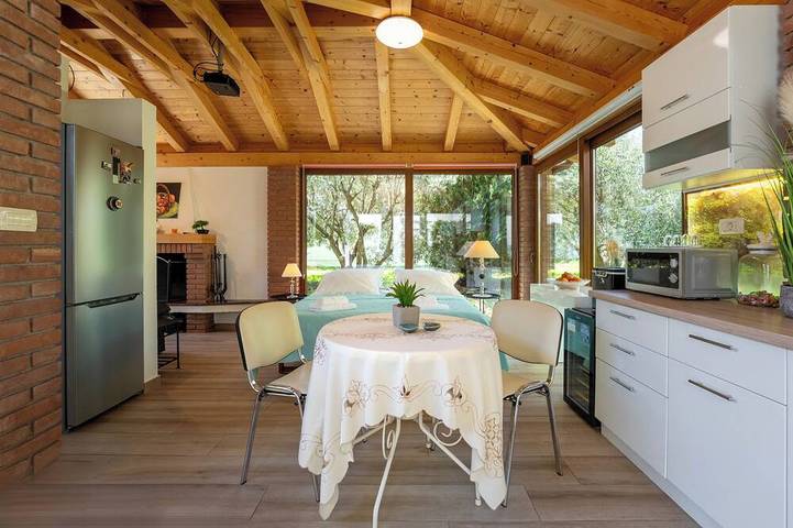 Gîte pour 2 personnes, avec Jacuzzi ainsi que Terrasse et Jardin