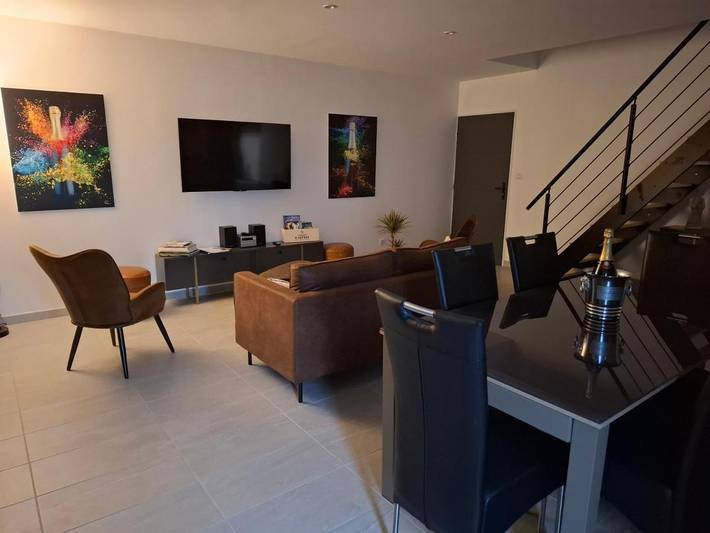 Location de vacances pour 6 personnes, avec terrasse et vue à Moussy - 4