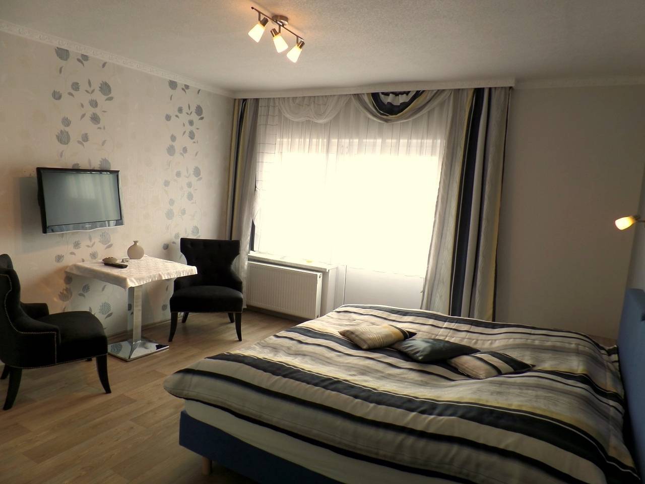 Ganze Ferienwohnung, Pension zum Wiesengrund - Zimmer mit Singleküche in Angermünde, Unteres Odertal