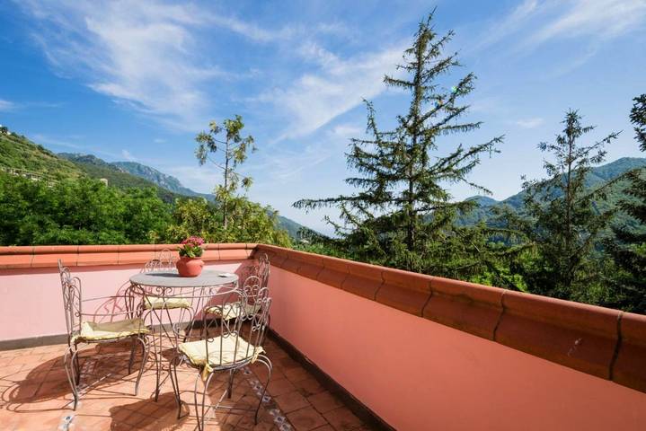 Appartamento per 2 persone, con Balcone e Terrazza nonché Giardino e Panorama a Tramonti