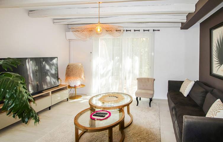 Location de vacances pour 8 personnes, avec piscine ainsi que jardin et terrasse à Rochefort-du-Gard - 4