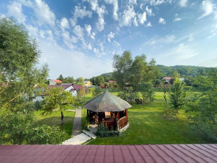 Maison d’hôte pour 24 personnes, avec bassin pour enfant ainsi que jardin et vue, animaux acceptés en Roumanie