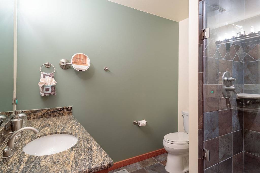 Riesiges Luxushaus bei Khmr. Whirlpool, 4 Br, 3. 5 Bad, 3500 qm, Skiraum, 12 Personen in Kicking Horse