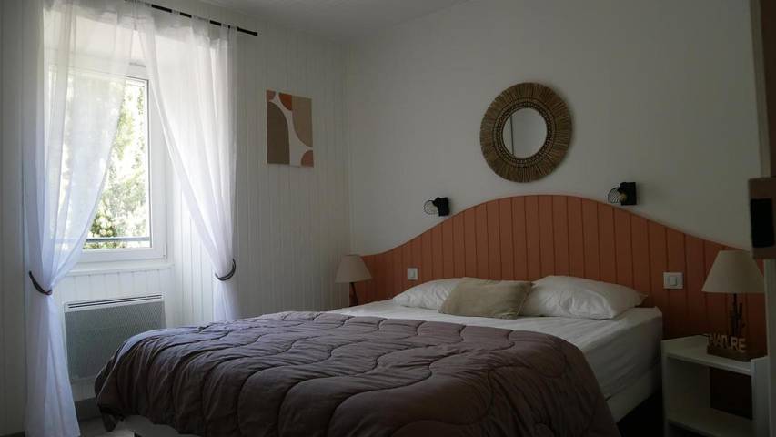 Gîte pour 5 personnes, avec vue ainsi que balcon et piscine à Meyras - 3