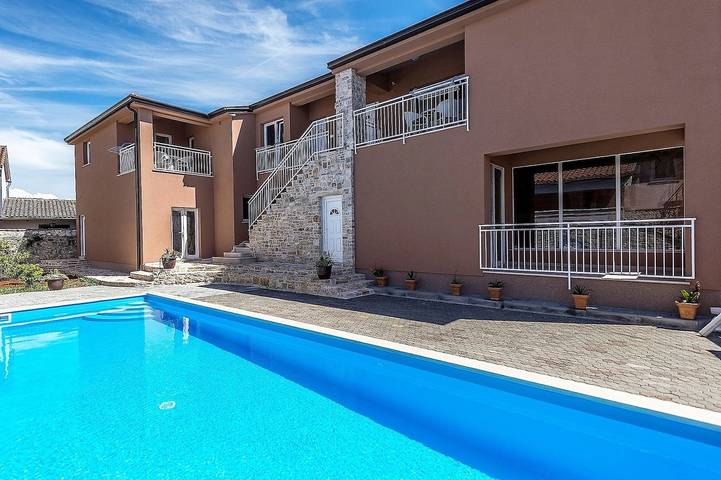 Ferienwohnung für 6 Personen, mit Balkon und Pool - 1