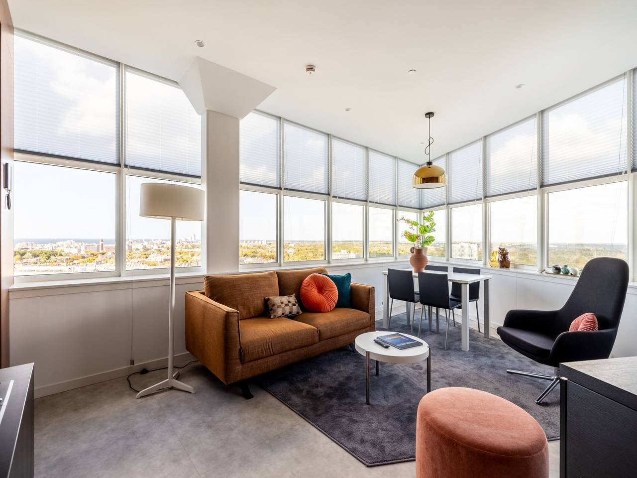 Geheel appartement, Comfortabel appartement met panoramisch uitzicht in Scheveningen, Den Haag