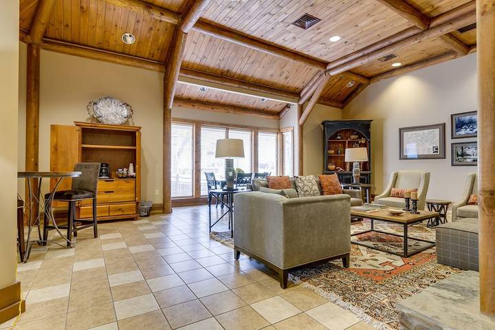 Vacation apartment for 6 people, with balcony and pool as well as hot tub and yard in Gatlinburg