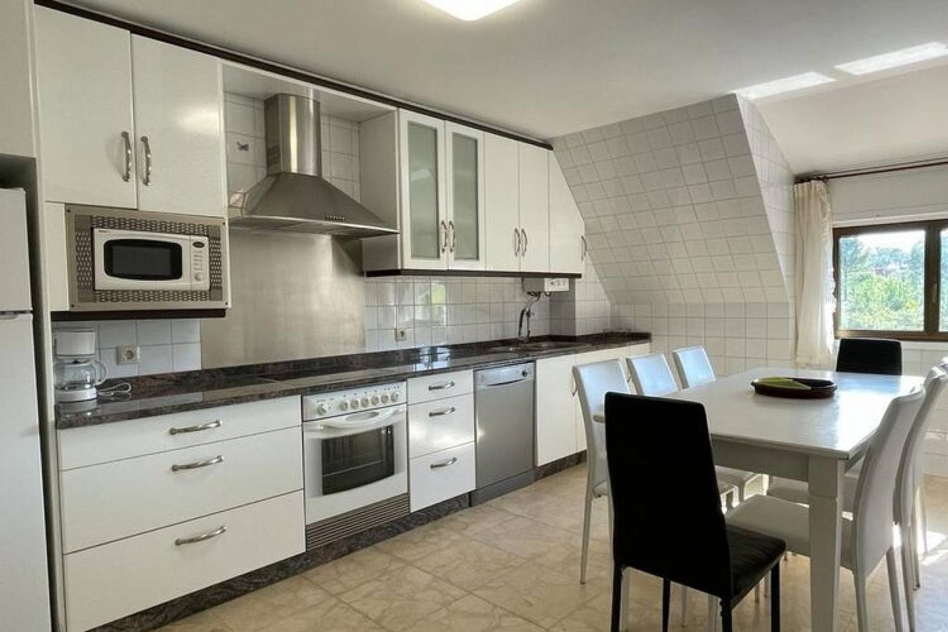 Apartamento entero, Spacious Apartment in Galicia with Terrace in Sanxenxo, Rias Baixas