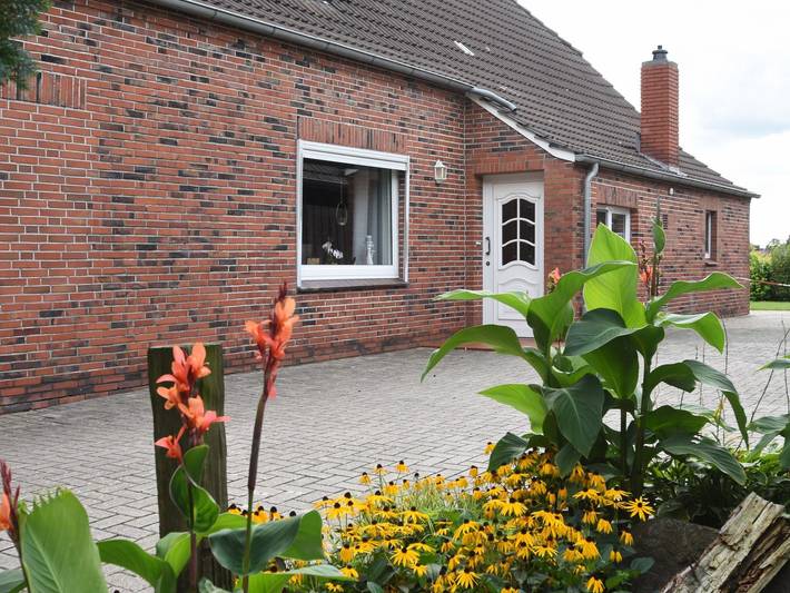 Ferienwohnung für 4 Personen, mit Terrasse und Garten in Westoverledingen - 2